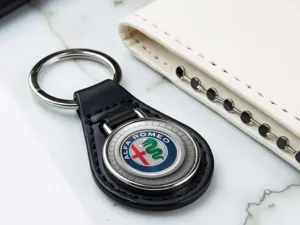 Alfa Romeo Porta Llave Cuero Mínimo Chic Toque Moderno